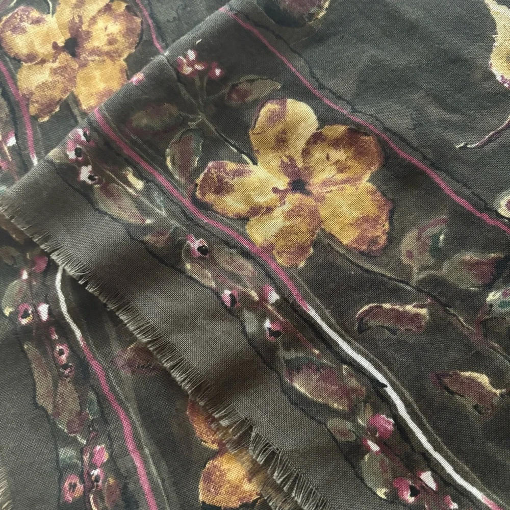 GAP Floral Scarf - Picture 2 of 6